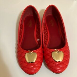 Disney Snow White And The Seven Dwarfs Red Quilted Apple Flats